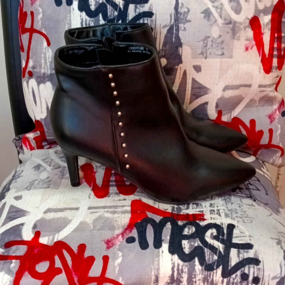 Bamboo 7.5 Black Booties - Picture 1 of 7